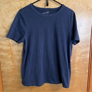 Like New Universal Thread T-Shirt